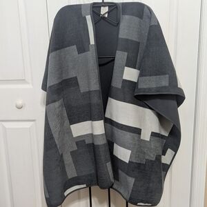Woolrich Women's Gray Fleece Poncho Blanket Wrap Shawl One Size Super Cozy Warm